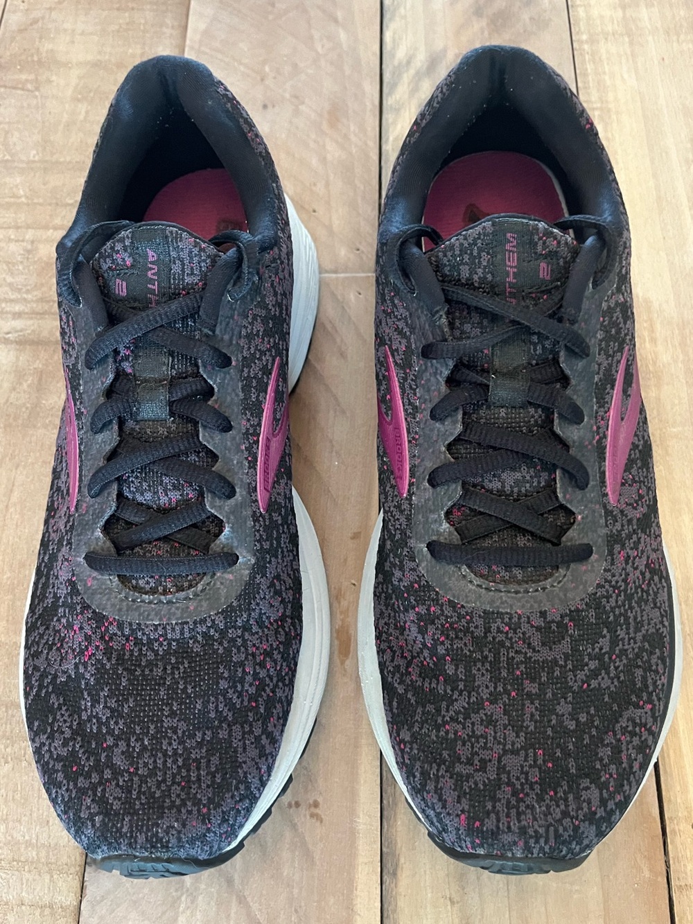 Brooks Anthem 2 Black Pixel Grey Pink Running Shoes Women’s Size 9.5